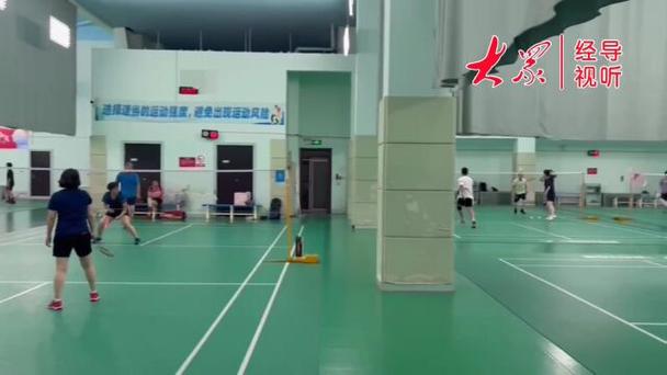 标题：以换焕新｜兼具健身和社交功能，羽毛球运动风靡济南