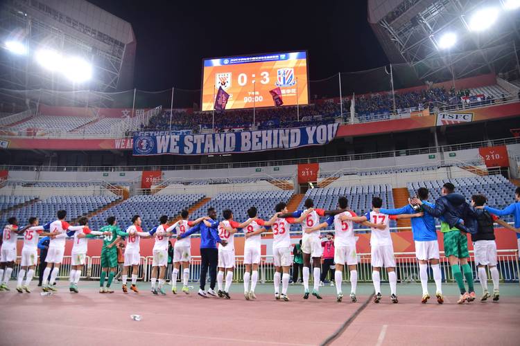 标题：1-0到1-1！英超巨大争议：亿元铁腰挨踢还染红12亿豪门止步两连胜